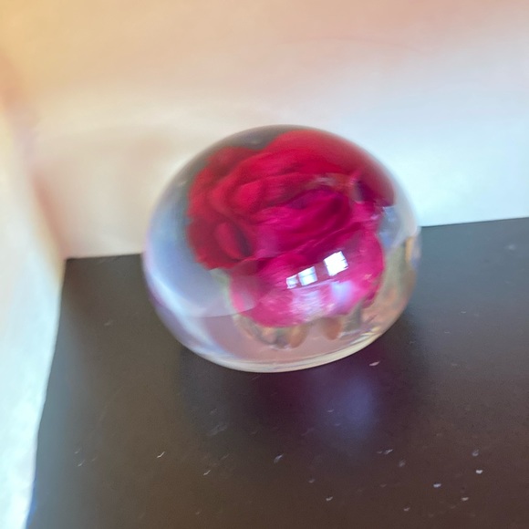 Vintage Tarax infinity red rosé paperweight - Picture 10 of 12